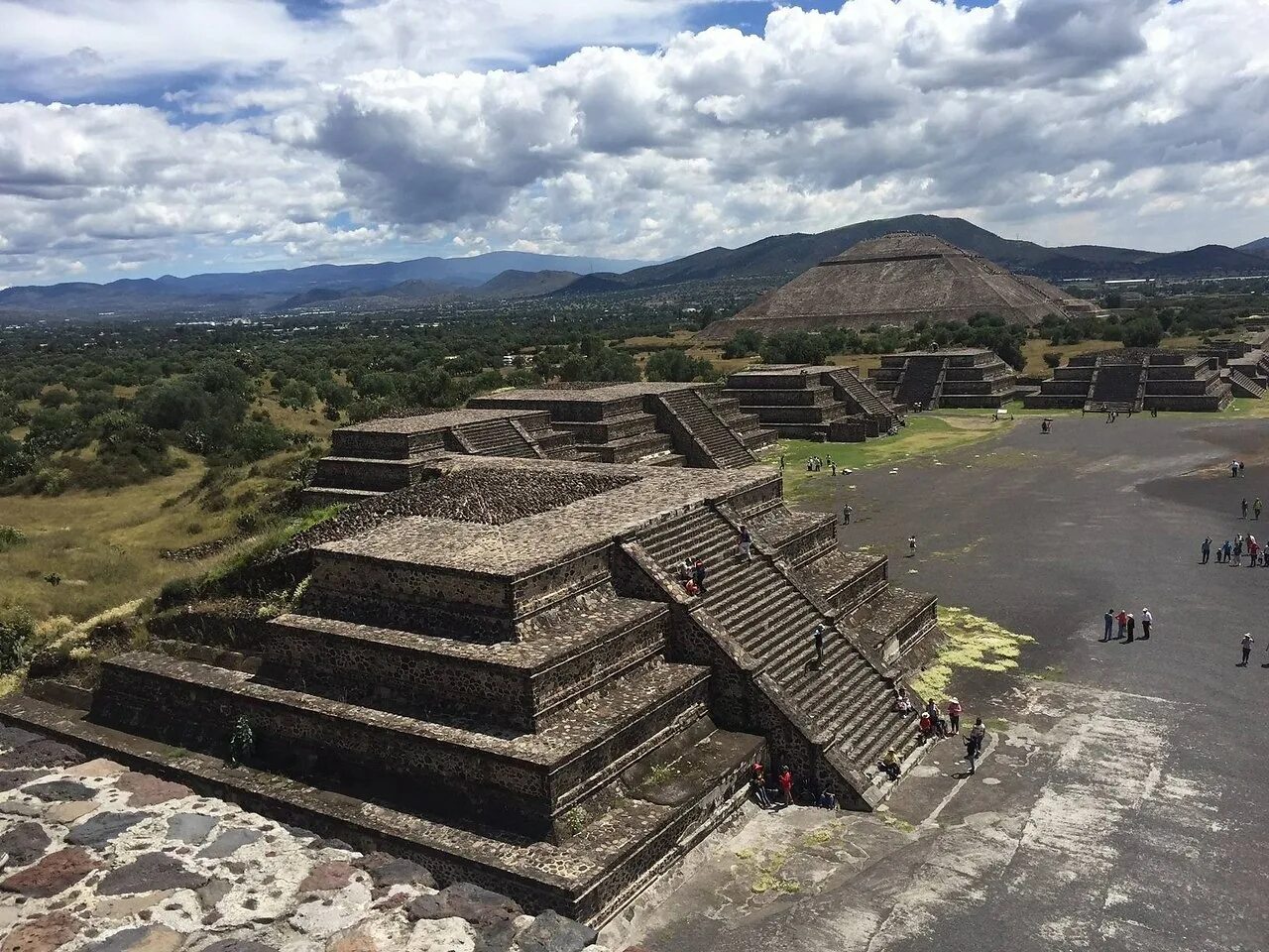Город богов название. Шамбала четыре шесть погибших цивилизаций. Теотиуакан serious sam. Асгард марвел дворец. Город богов название.