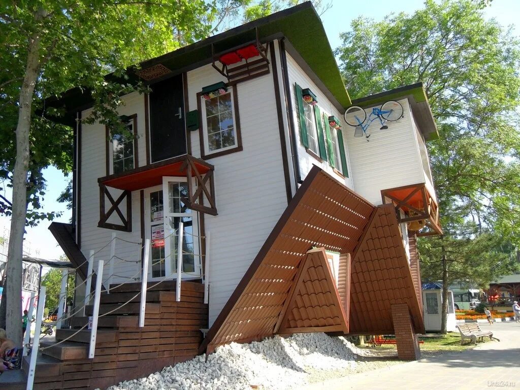 Частный наоборот. Дом наоборот рисунок. фотографии наоборот. все наоборот фото. фото достопримечательностей наоборот.