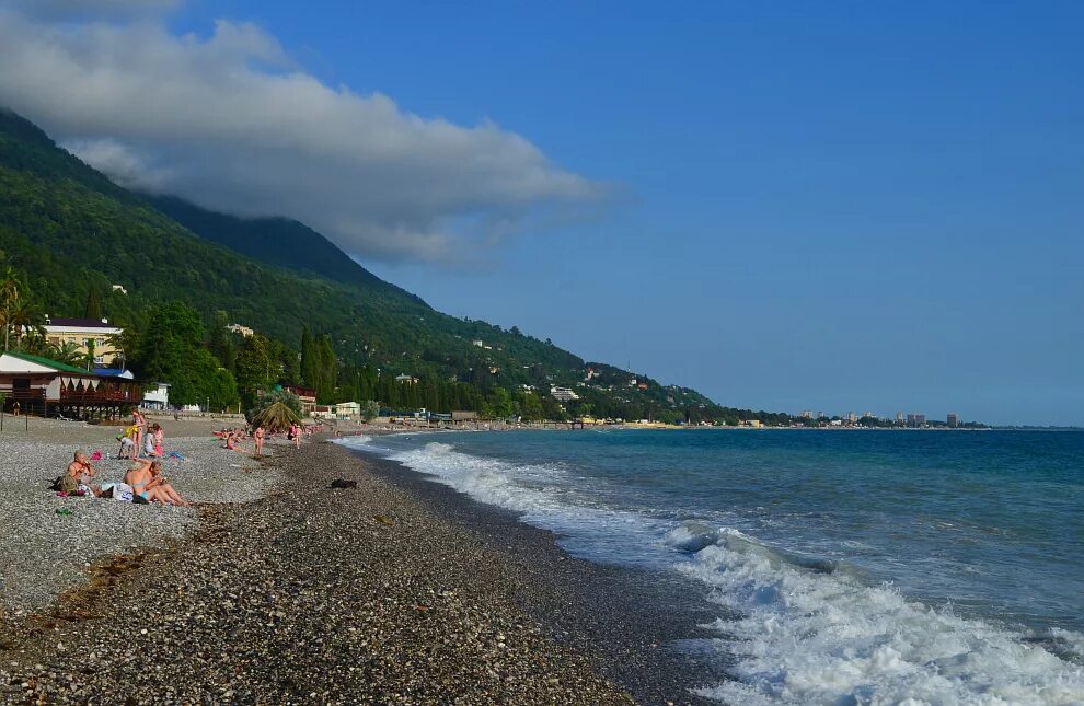 Пляж Гагра Абхазия 2020. Центральный пляж Гагры Абхазия. Пляж Гагра Абхазия 2021. Гагра пляж лето. Абхазия гагры температура