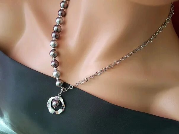 Серебряная цепочка-чокер с черными стеклянными бусинами купить в интернет-магази