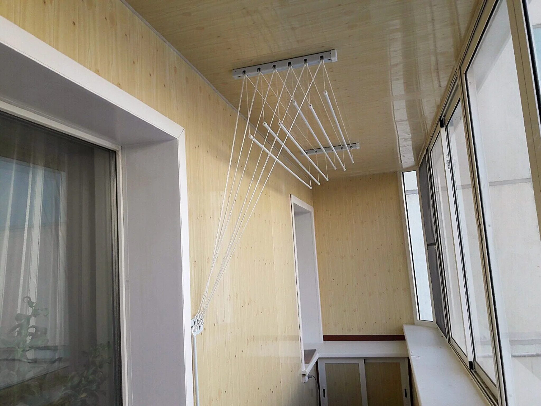 Балкон покрыт лазурью. Тюмень, застекление балконов. Остекление балконов в наро-фоминске. Обшивка балкона нижнекамск цены. Балконы нижнекамск.