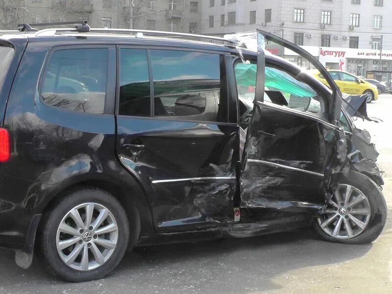 битая машина. бита в машине. бита rm11s. тойота камри каршеринг москва. битое авто.