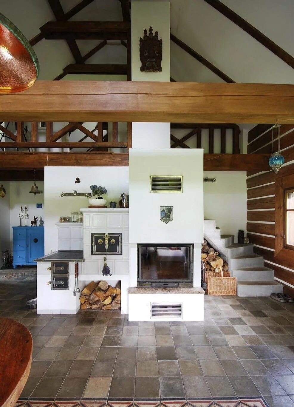 Двухэтажный дом с печкой. Современная печь. домик с русской печкой.