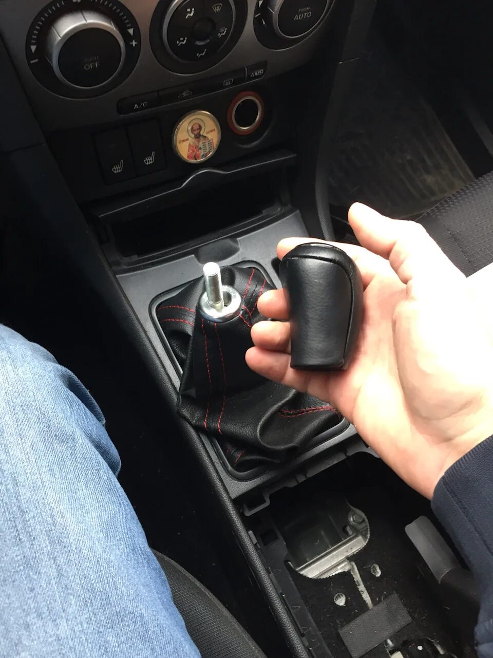 Аукс мазда 3. Mazda 3 bk aux. аукс в мазда 3 bk. aux в подлокотнике мазде 3 хэтчбек. mazda aux mic audio unit.