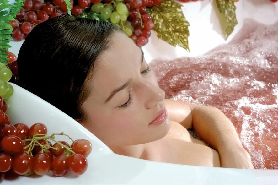 Винный отель. Спа программы с вином. Вино спа. Винное спа. Ванная с вином.