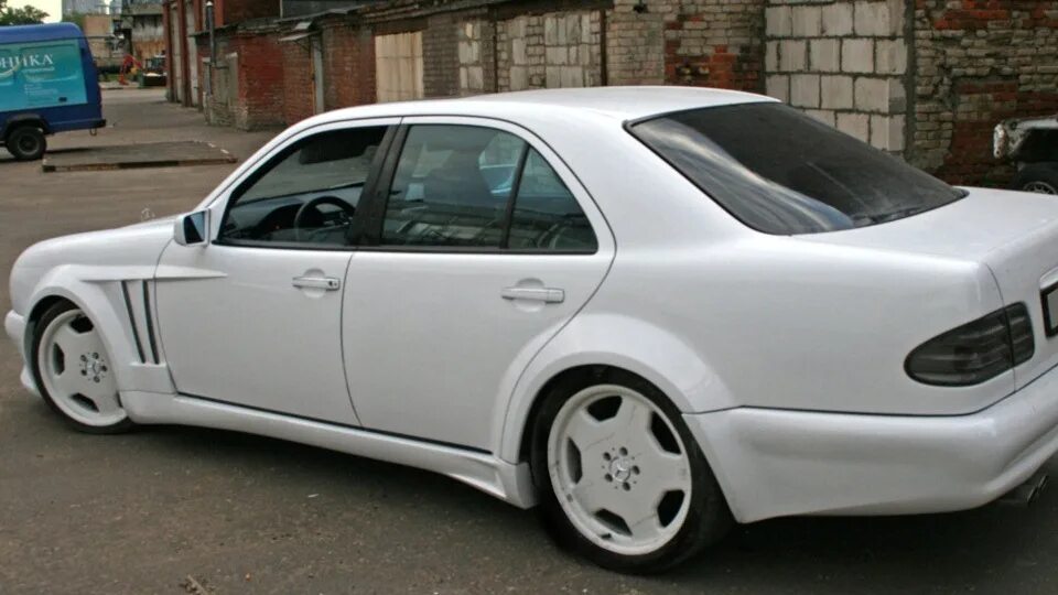 Тюнинг кузова мерседес. Мерседес w210 e55. mercedes e55 w210. e55 amg w210. мерседес е 210 кузов.