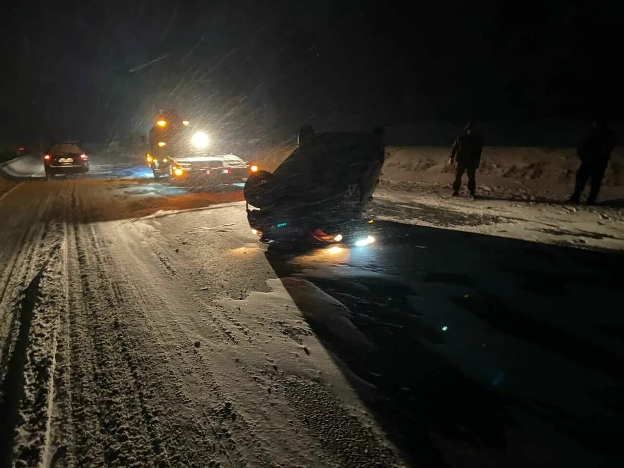 13 ноябрь 2019. Авария на трассе Ленинск-Кузнецкий Новокузнецк вчера. Авария на трассе Новокузнецк Кузедеево. Аварии на дорогах зимой Новокузнецк. Аварии на дорогах зимой Новоеузн.