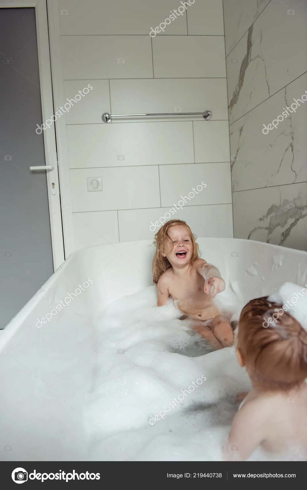League of Legends gamer's live stream interrupted by his half-naked mum wanderin