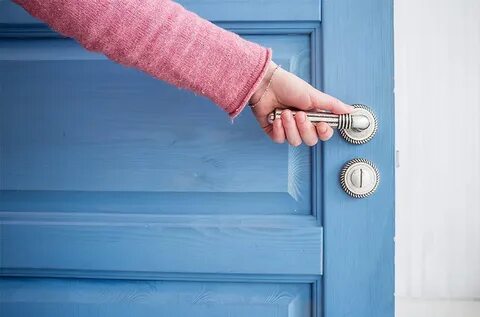 He lock the door
