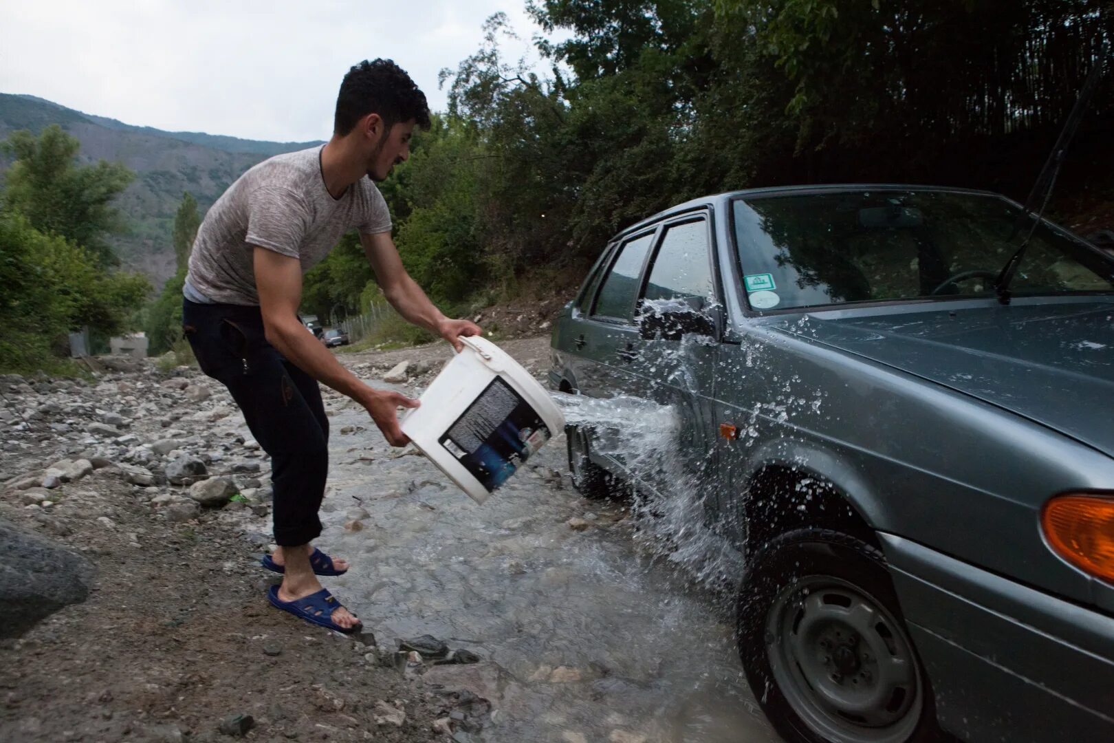 Пляж. Хмель елена москва. Моем берегу. Мойка машины на речке. Моем берегу.