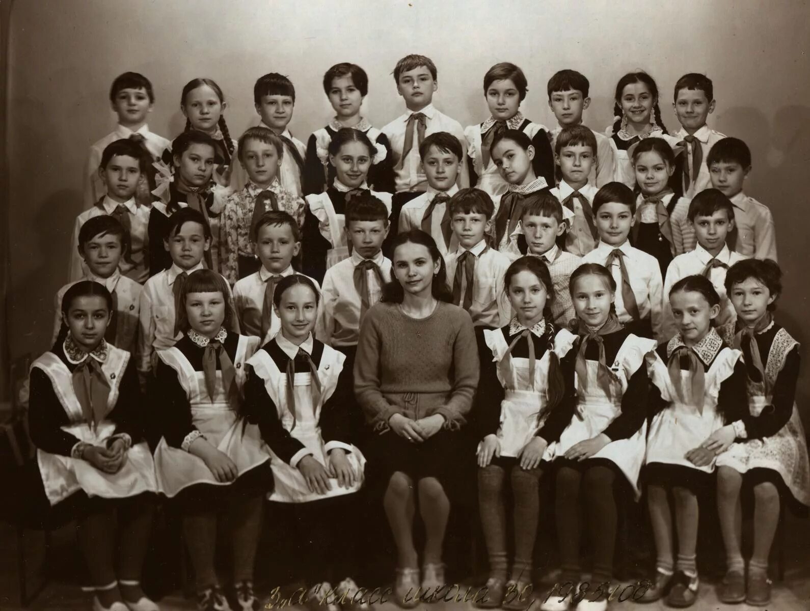 одноклассники 1992 год. одноклассники 1992 год. одноклассники 1992 год. выпускники 1992 года. выпускной 1992 год.