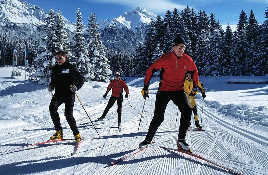 We like skiing. Лыжный спорт коньковый ход. Ходьба на лыжах. Бег на лыжах. Лыжи беговые для конькового хода.