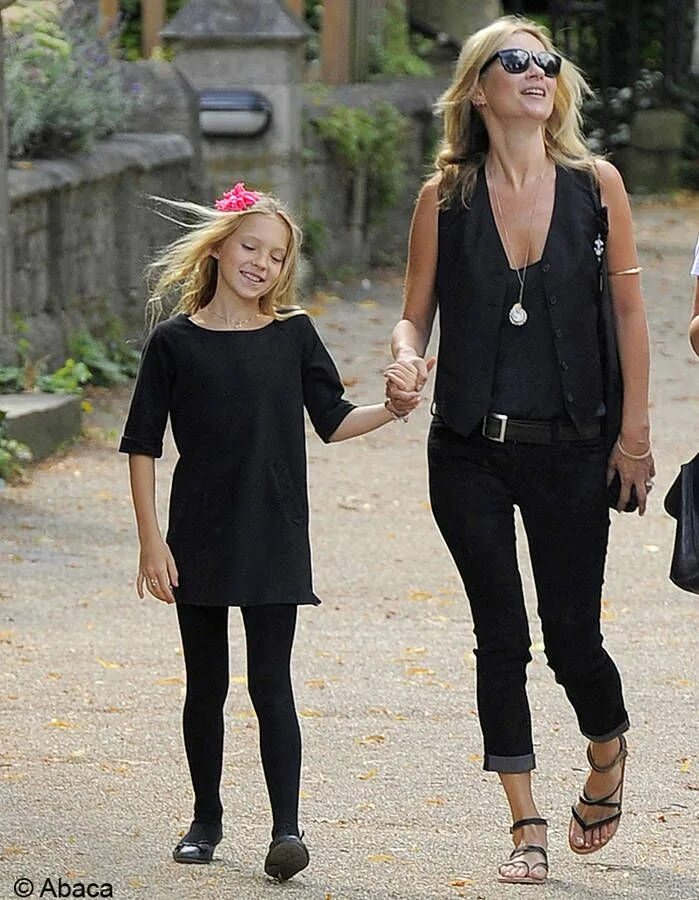 Кейт мосс с дочерью 2021. Дочка кейт мосс 2020. Кейт мосс с дочерью 2020. Кейт мосс с дочкой. Дочь кейт мосс фото.