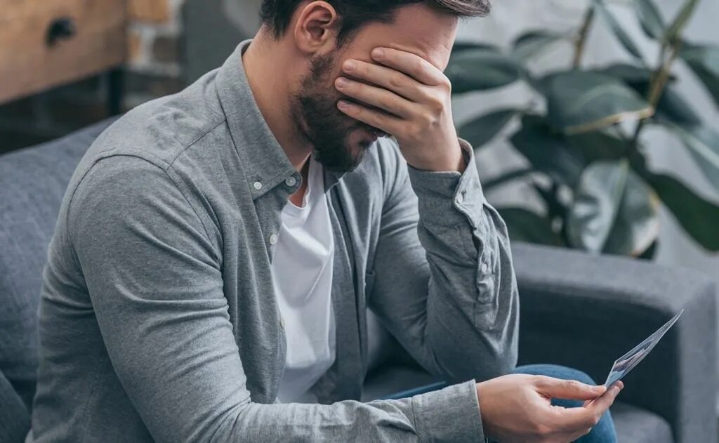 Чем чаще парень смотрит. Натали портман и эштон катчер фильм. Чем чаще парень смотрит. Мужчина грустит. Супруги.