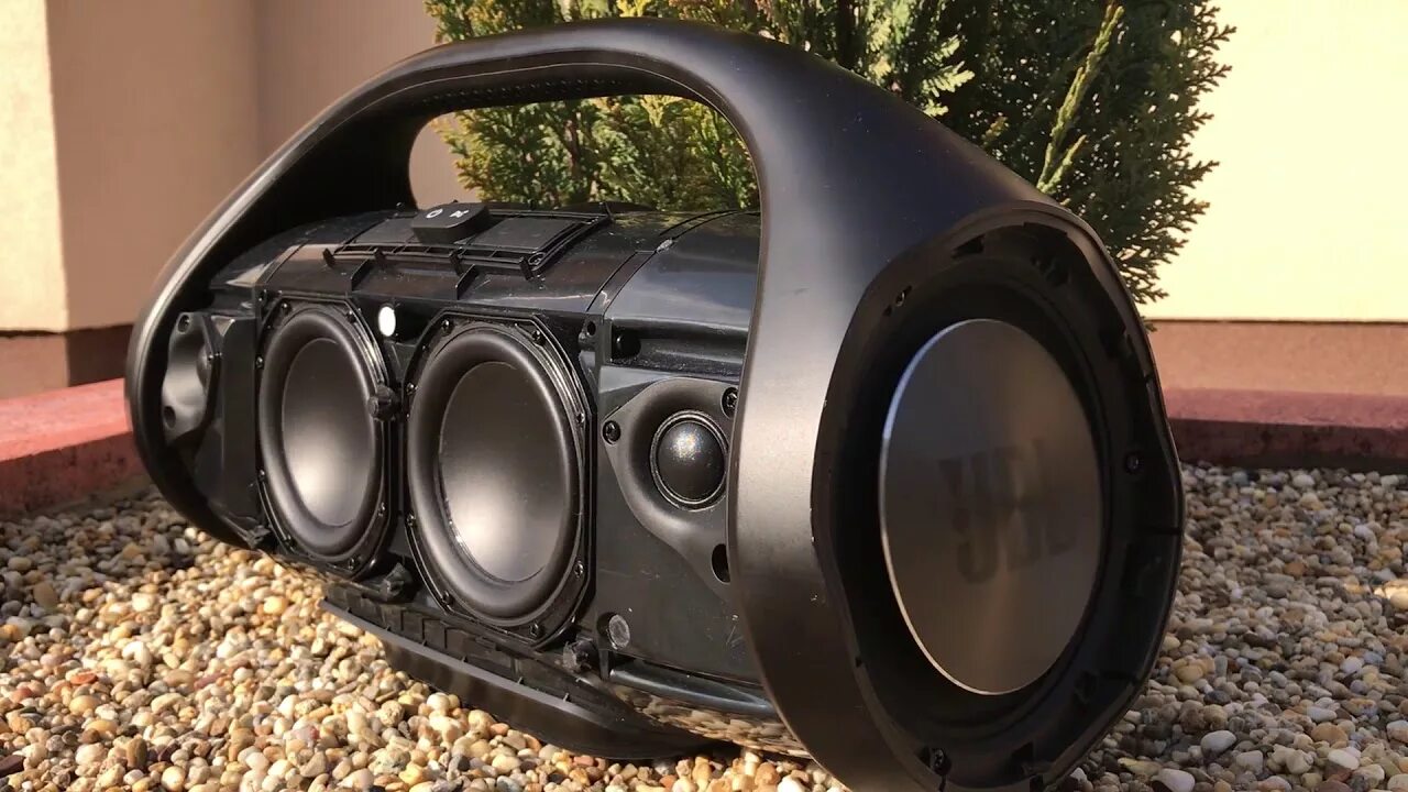 Колонки 3300 ватт. Самая большая колонка в мире jbl. Автозвук йошкар ола. Колонка jbl boombox 2. Гигантские колонки.