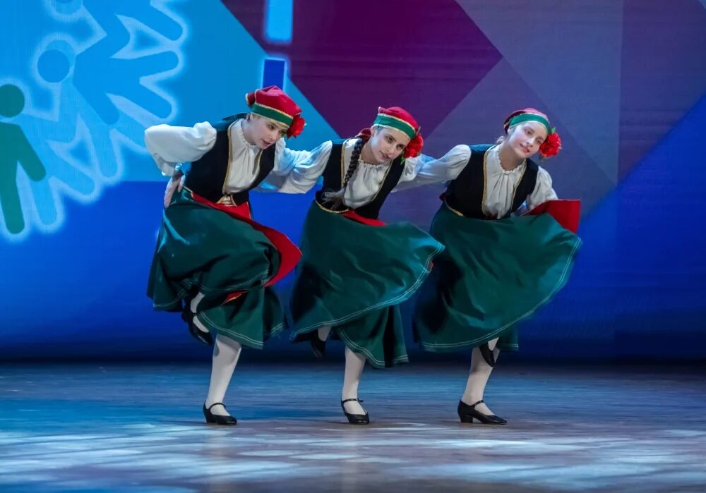 Крепкая женская дружба скрепленная языками HD
