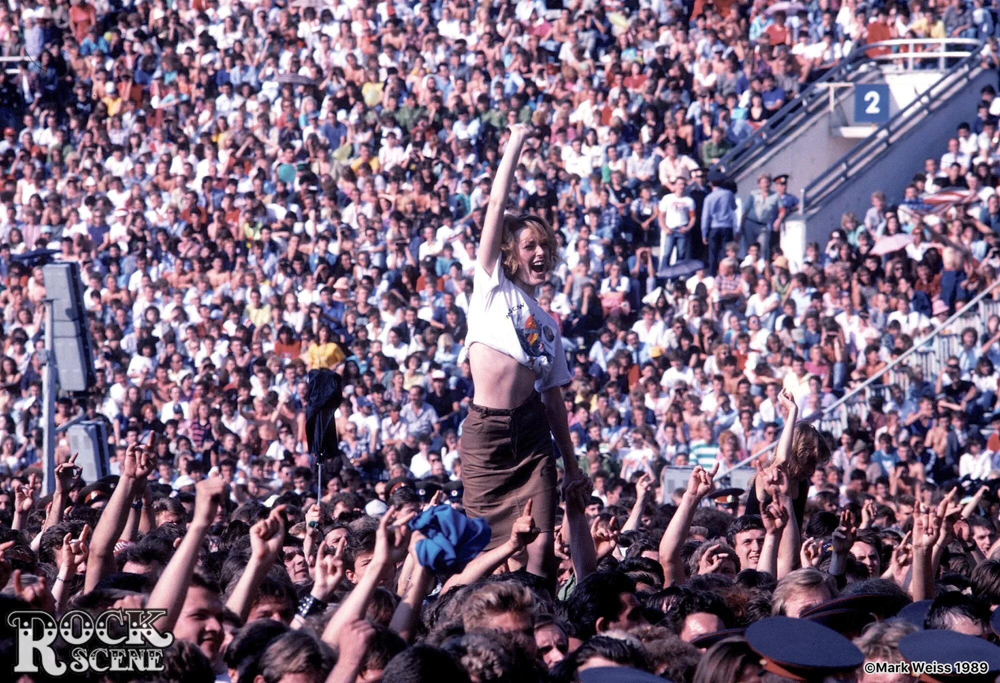 Сколько зрителей было на концерте. Moscow Peace Festival 1989. Вудсток 1989 Лужники. Рок фестиваль в Лужниках 1989. Рок концерт в Москве 1989 Лужники.