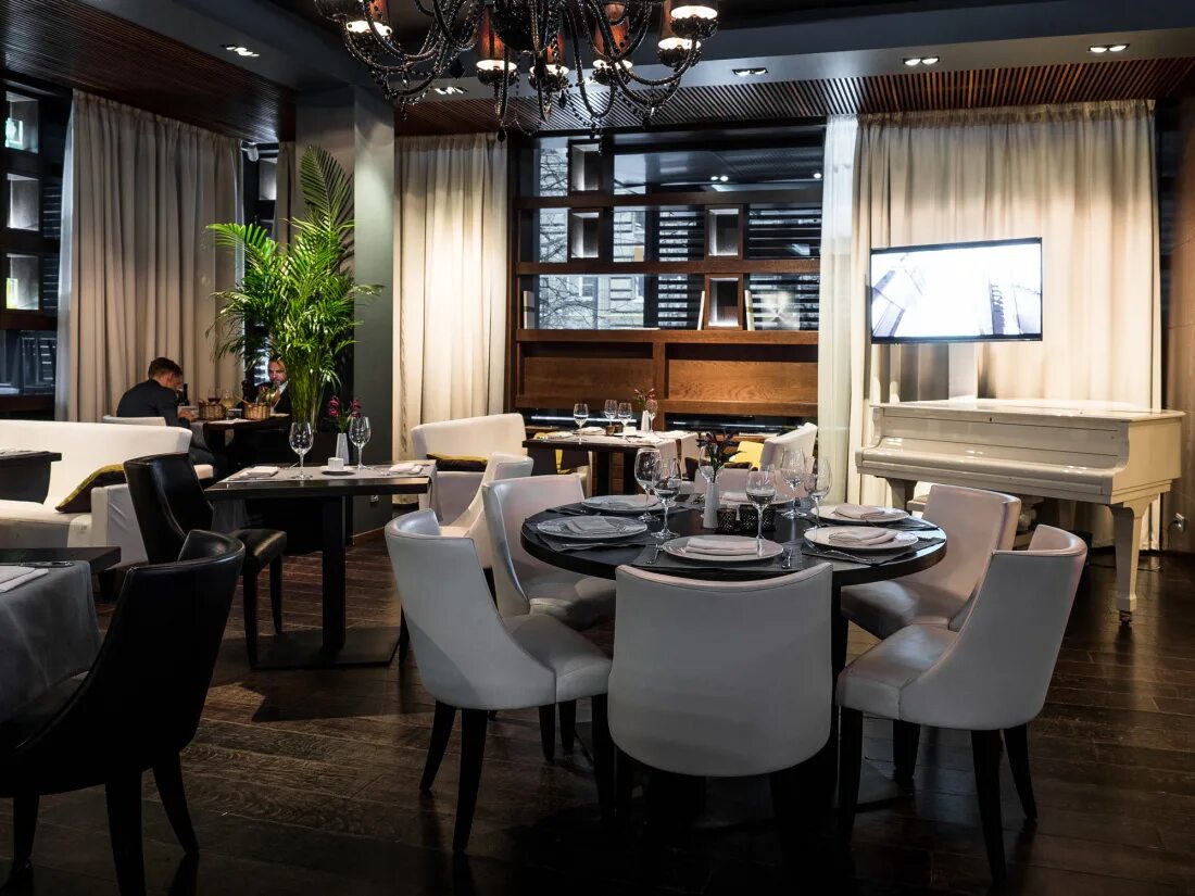 Ресторан 1812 год москва. R1812 ресторан москва. Ресторан 18. Ресторан 1812. Ресторан 1812 на кутузовском.