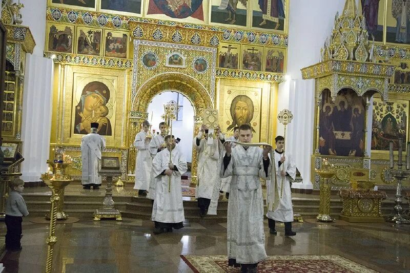 Проведение богослужений 17. Свято-тихоновский храм ярославль внутри. Служба в церкви ярославль. Служба на крещение 2023 богоявленский собор богослужение. Казанская икона храм ярославских чудотворцев.