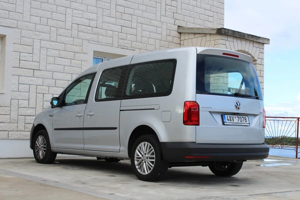 Купить фольксваген макси. Volkswagen Caddy Maxi. Фольксваген Кадди макси макси. Volkswagen Кадди макси. Caddy Volkswagen 2013 Maxi.