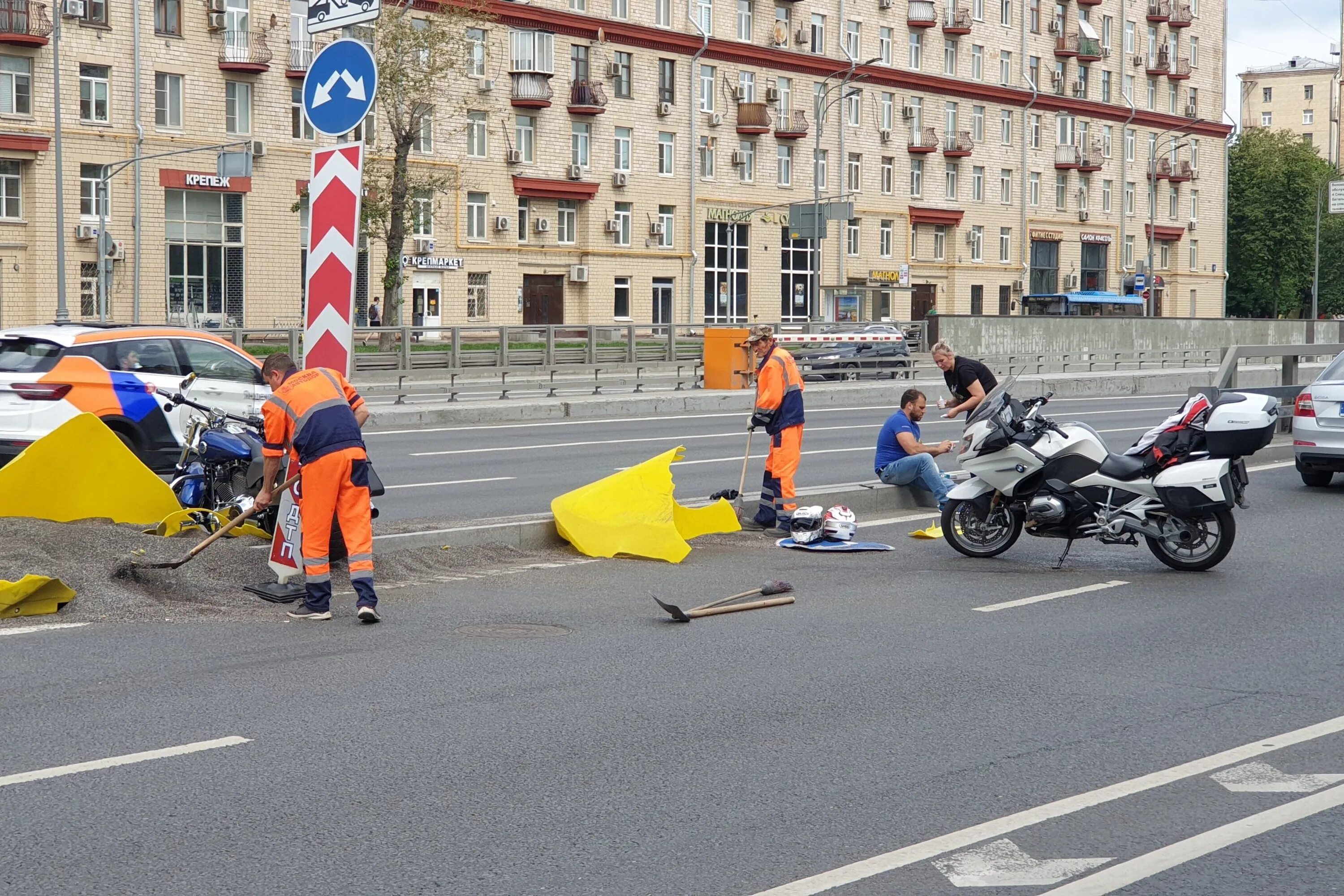 Смирнов авария мерседес волоколамское шоссе. Дтп волоколамское шоссе. Дтп на волоколамском шоссе. Авария волоколамское шоссе. Дтп на волоколамском шоссе сейчас.