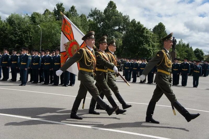 Череповецкое военное училище радиоэлектроники. Череповец Военная Академия. Военный университет радиоэлектроники Череповец. Военные профессии. Город войск военное училище