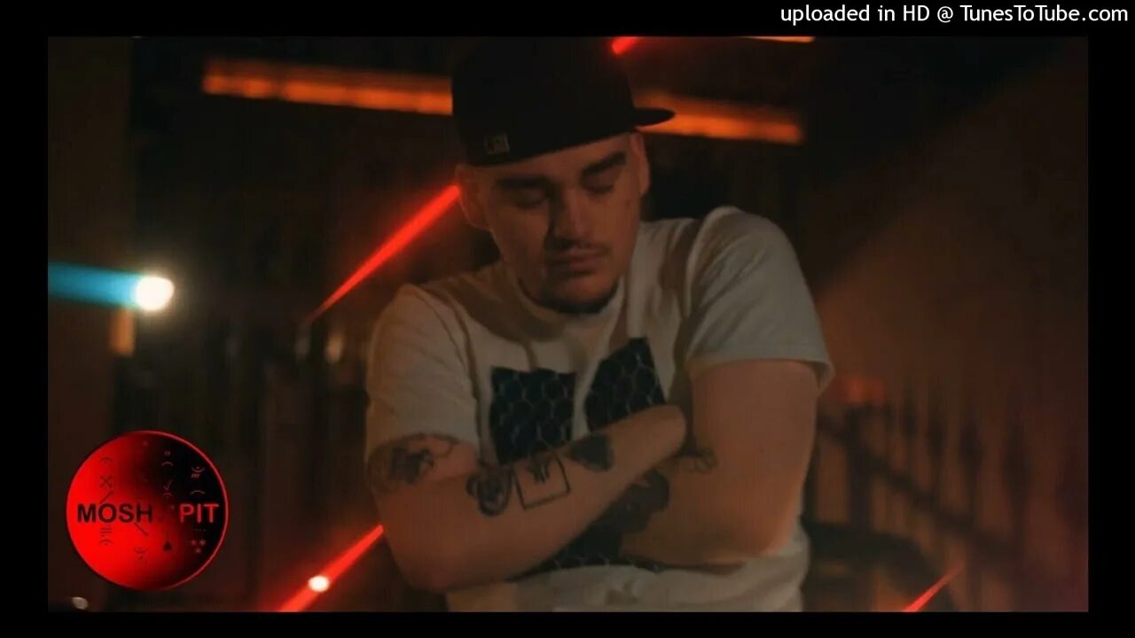 Ширшасана. Йога тичерс. On the right. Image on right side. Yeat rapper.