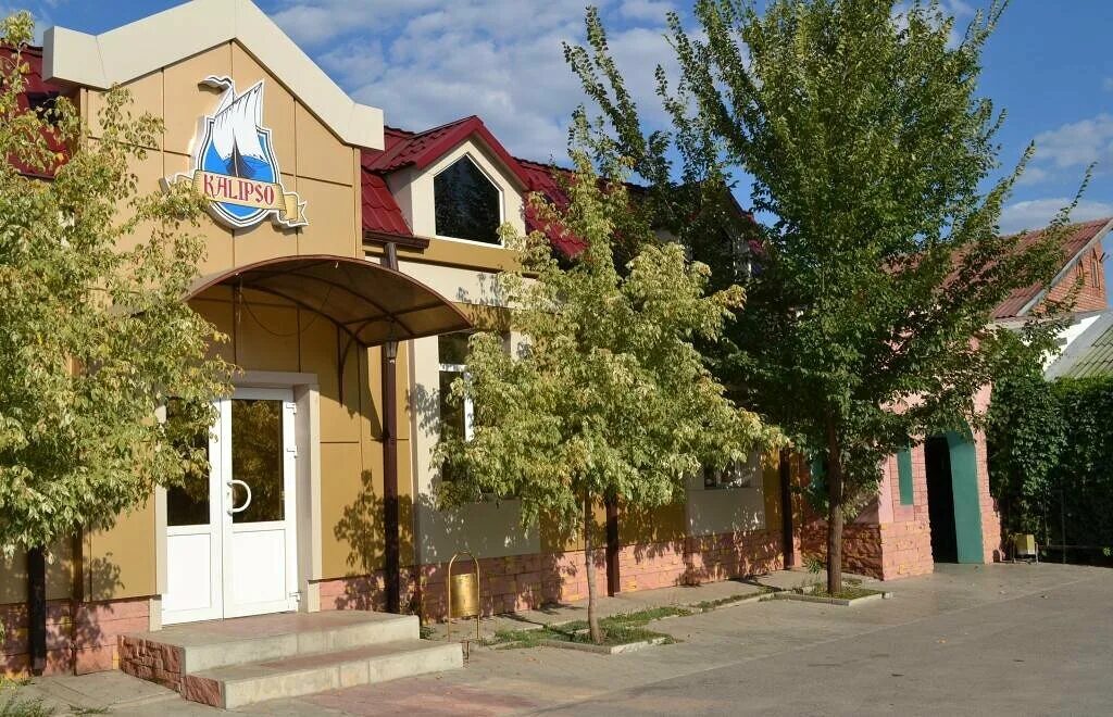 Еда зерноград. Кафе калипсо зерноград. город зерноград ростовской области. калипсо тербуны. central bar зерноград.