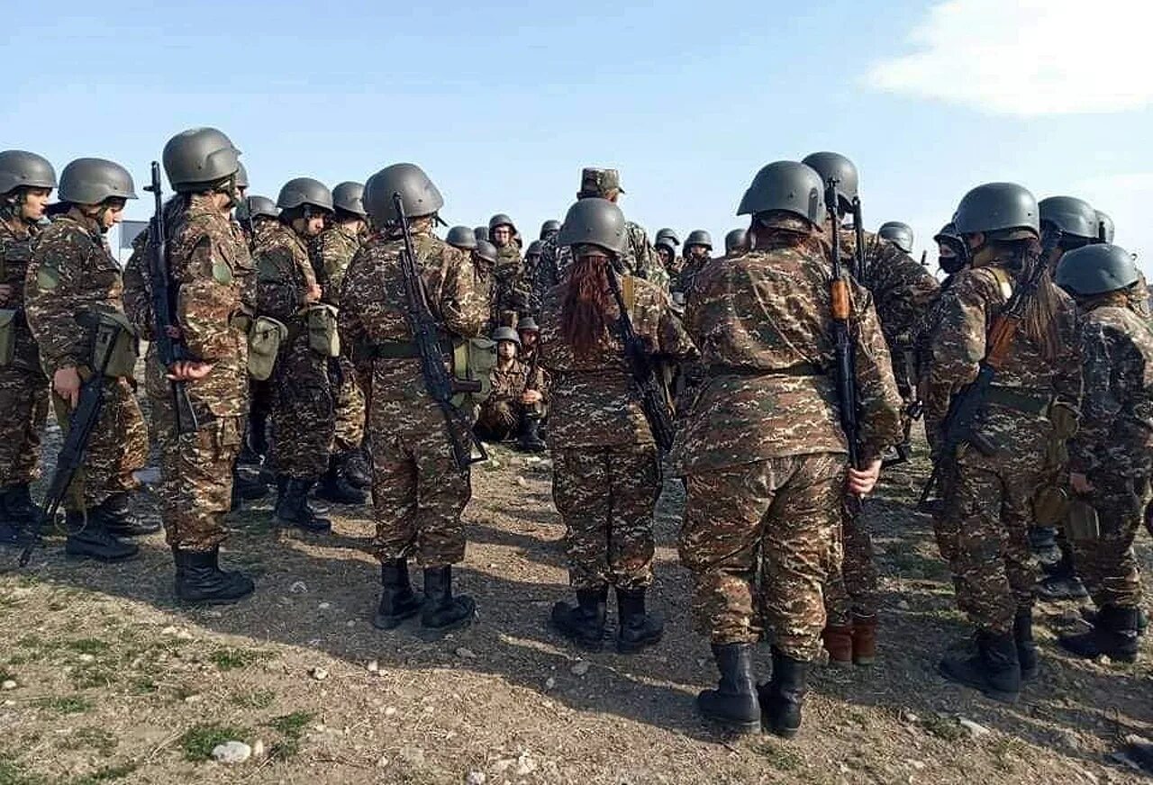 Карабах Арцах армия. Армия Нагорного Карабаха. Армяне бегут