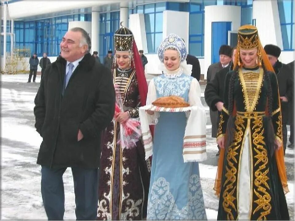 Традиции кабардино балкарцев. Осетия кабардино балкария. Кабардино балкарская девушка. Национальный костюм адыги-шапсуги. Внимание фотовыставка.