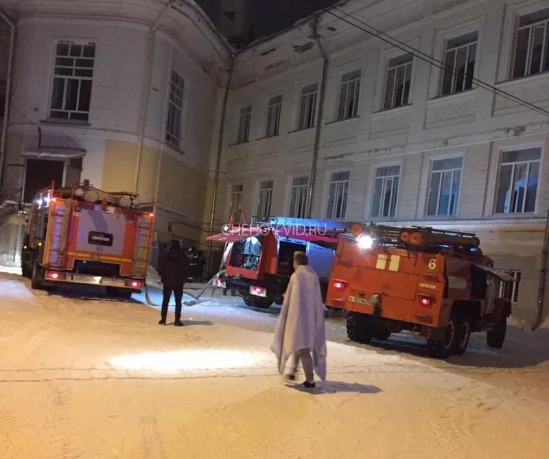 Серпуховская сегодня что случилось. Серпухов поворот на лужки дтп. Происшествие на серой ветке метро. Взрыв в гимназии в серпухове. Пожар в серпухове.