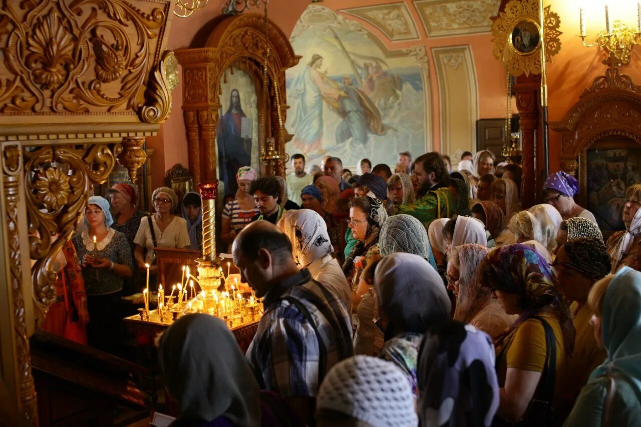 храм новокосино расписание. храм всех святых на горе афонской просиявших,расписание богослужений. отец александр в храме новокосино. храм на соколе расписание богослужений. служители храма в новокосино.