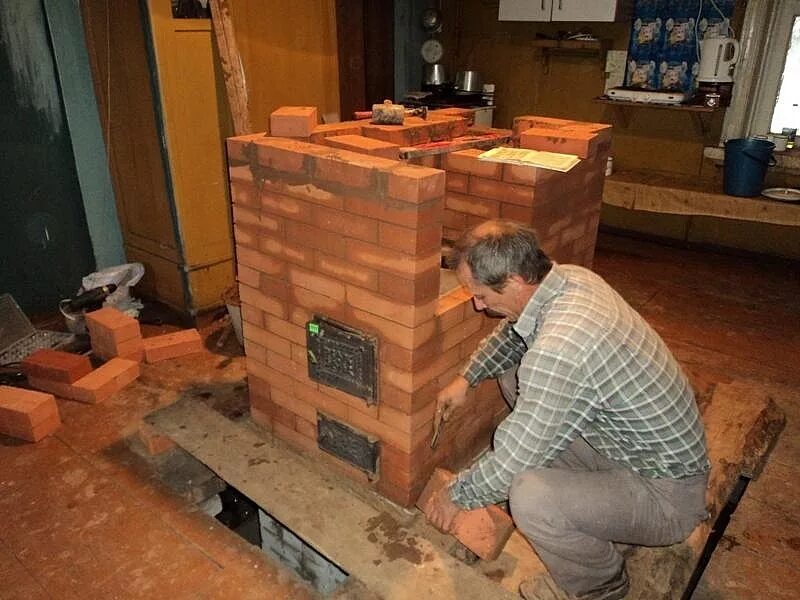 Возведение печей. Обслуживание и ремонт печей. Духовой шкаф мастер чинит. Мастер и микроволновка. Сломалась плита электрическая.