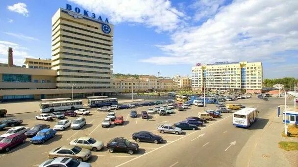 Жд вокзал ростов на дону фото 2023. Главный жд вокзал ростов-на-дону. Привокзальная площадь ростов главный. Парковка на жд вокзале ростов на дону. Стоянка ростов главный.