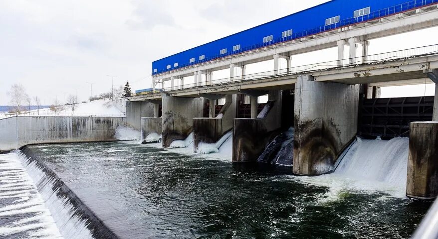 Уровень сброса воды. Гидроузел. Водохранилище. Пензенское водохранилище. Водохранилище без воды.