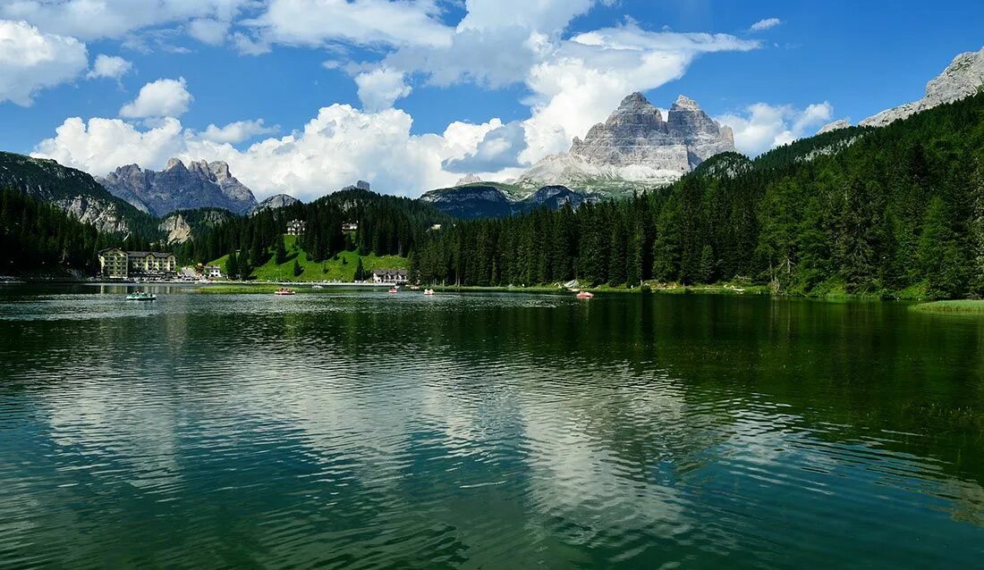 Туманлы-кель озеро. Lago fast. Канада природа дом. Обои на рабочий стол озеро. Швейцария озеро комо.