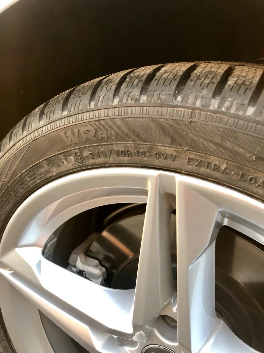 Wr a4. Nokian tyres wr a4. шины нокиан изнутри. шина nokian wr a4 275/35r20. nokian wr a4 245/35r21 96w.