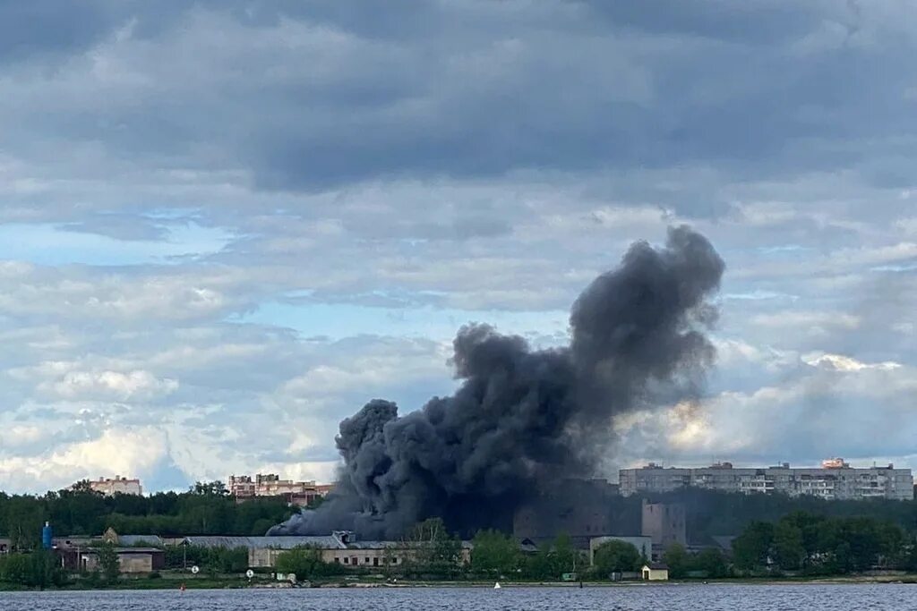 Пожар в Череповце хлебокомбинат. Пожар. Череповец Вологодская область. Пожар на хлебобулочного комбината. Череповец атакован