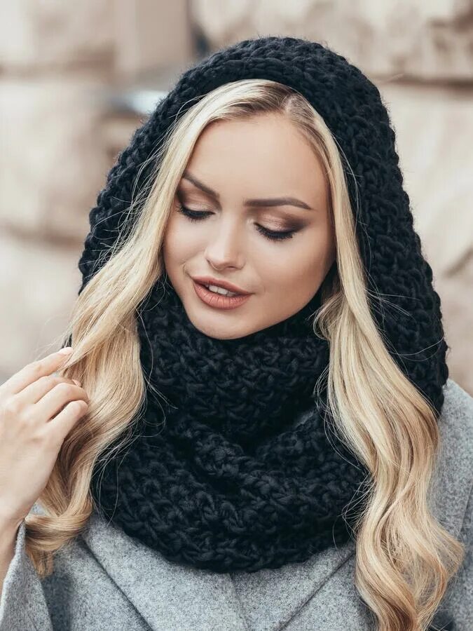 Снуд черный. Снуд черно серый. Черный хомут шарф. Шарф снуд черный. Черный снуд.