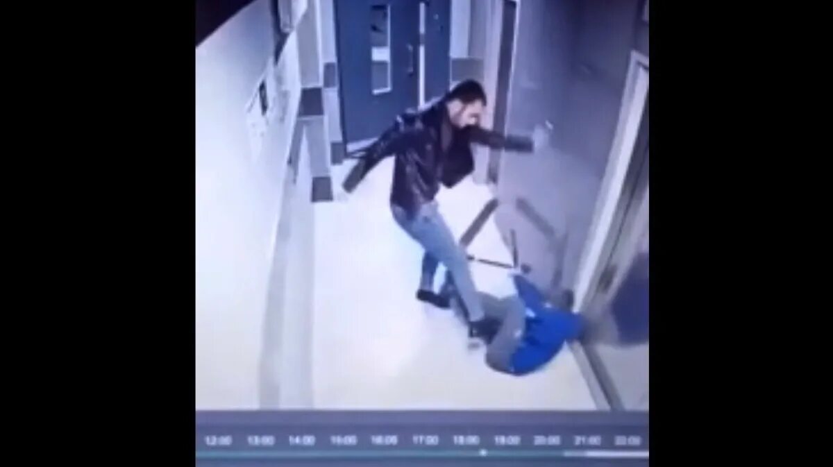 Мальчик знал что в этом подъезде