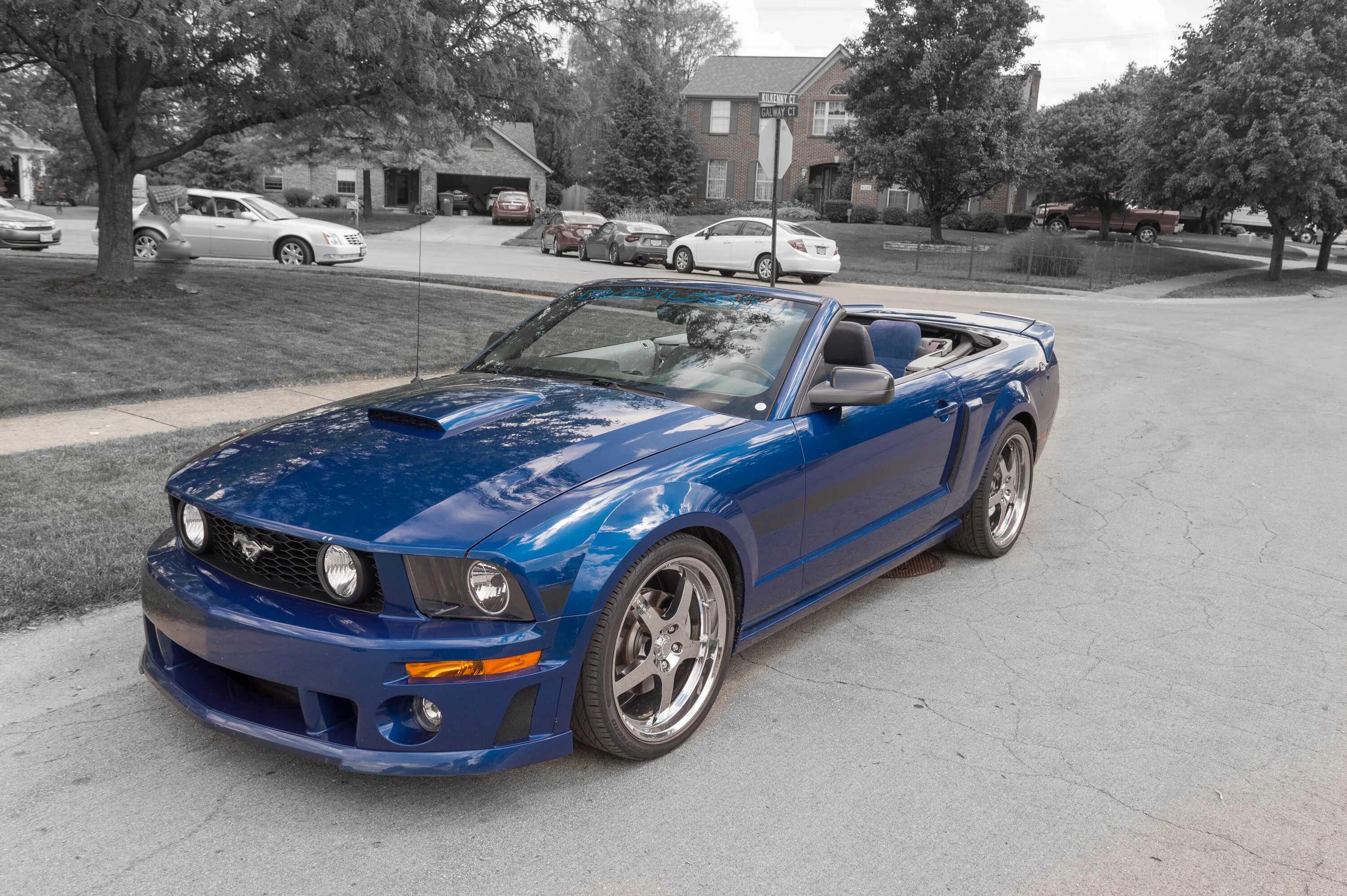 Sick front shot of the BLACK MUSTANG Hennessey Boss 302 on Savini SM3 Ford musta