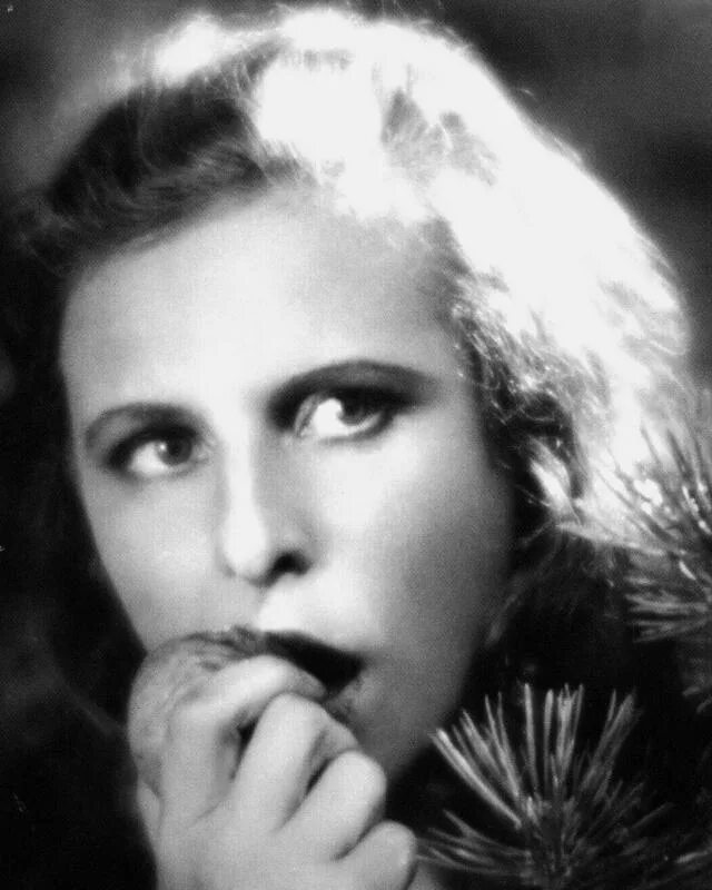 Лени рифеншталь. Лени рифеншталь. Лени рифеншталь актриса. Фотограф гитлера лени рифеншталь. Режиссер гитлера лени рифеншталь.