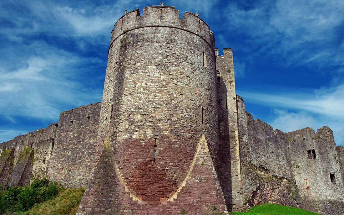 Замок Чепстоу Уэльс. Замок Лланстефан Уэльс. Каменный замок в Британии Chepstow Castle, Monmouthshire.. Замок Чепстоу реконструкция. Самая крупная крепость из сохранившихся и действующих