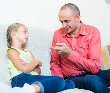 Отец смеется