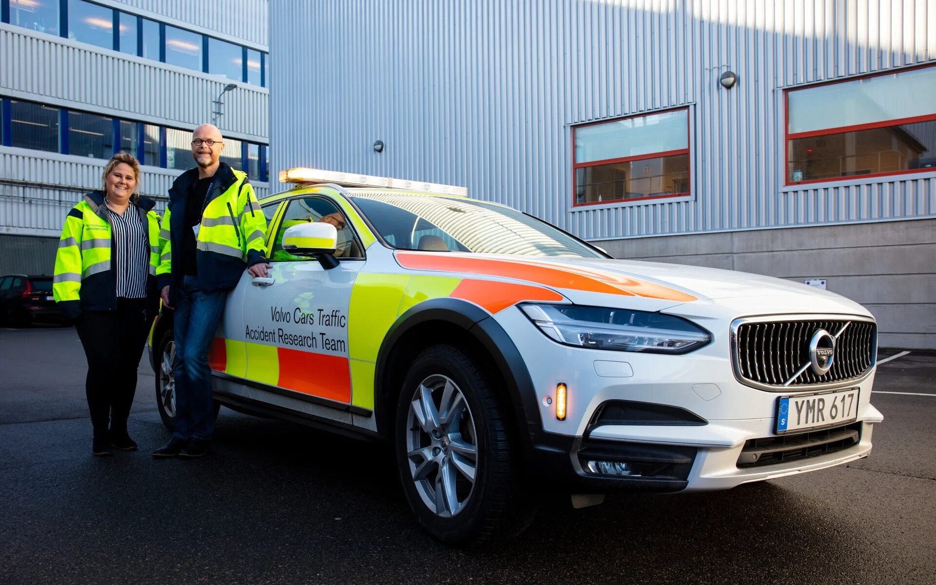 Volvo safety. Тест драйв проверка вольво на безопасность. Volvo безопасность. Safety car volvo. Volvo s80 sips.
