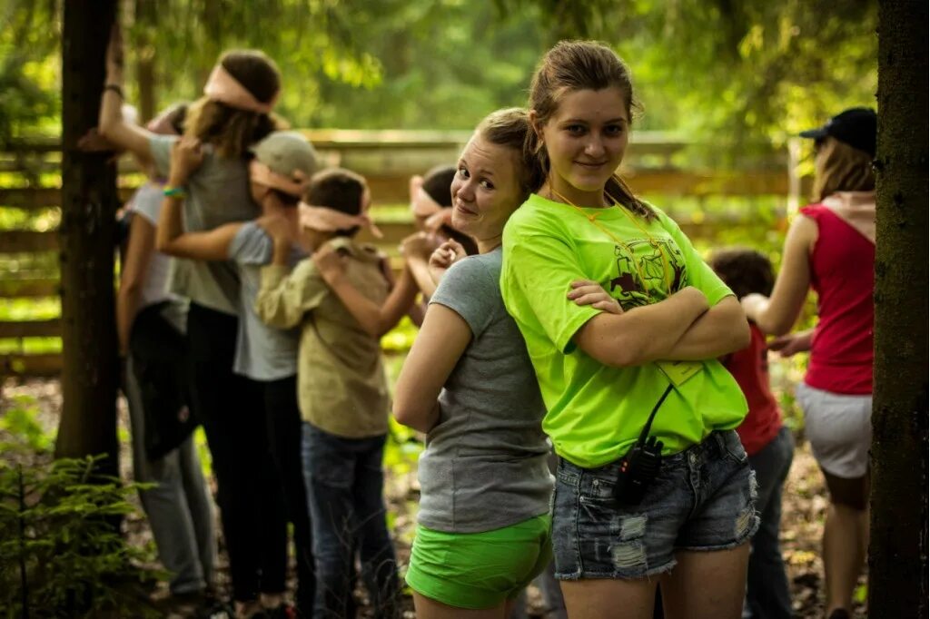 O camp. Бизнес лагерь для детей. Детский лагерь в Украине девочки. Дети в лагере со спины. Летний лагерь Солнечногорский район.