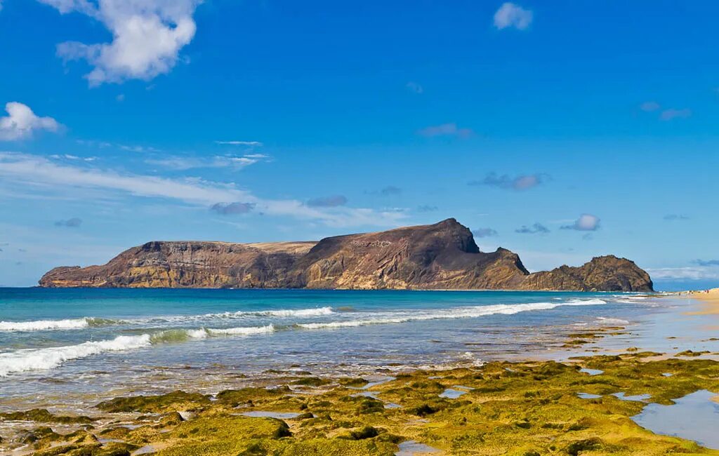 Санта круз португалия. Пляж порту санту. Мадейра португалия пляжи. Порту санту. Порту-санту мадейра фото.