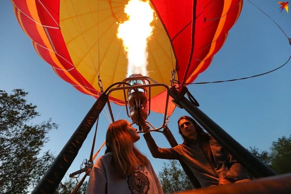 На воздушном шаре волгоград. Воздушные шары в небе. Фестиваль воздушных шаров. Фестиваль воздухоплавания Волгоград. Полет на воздушном шаре Волгоград.