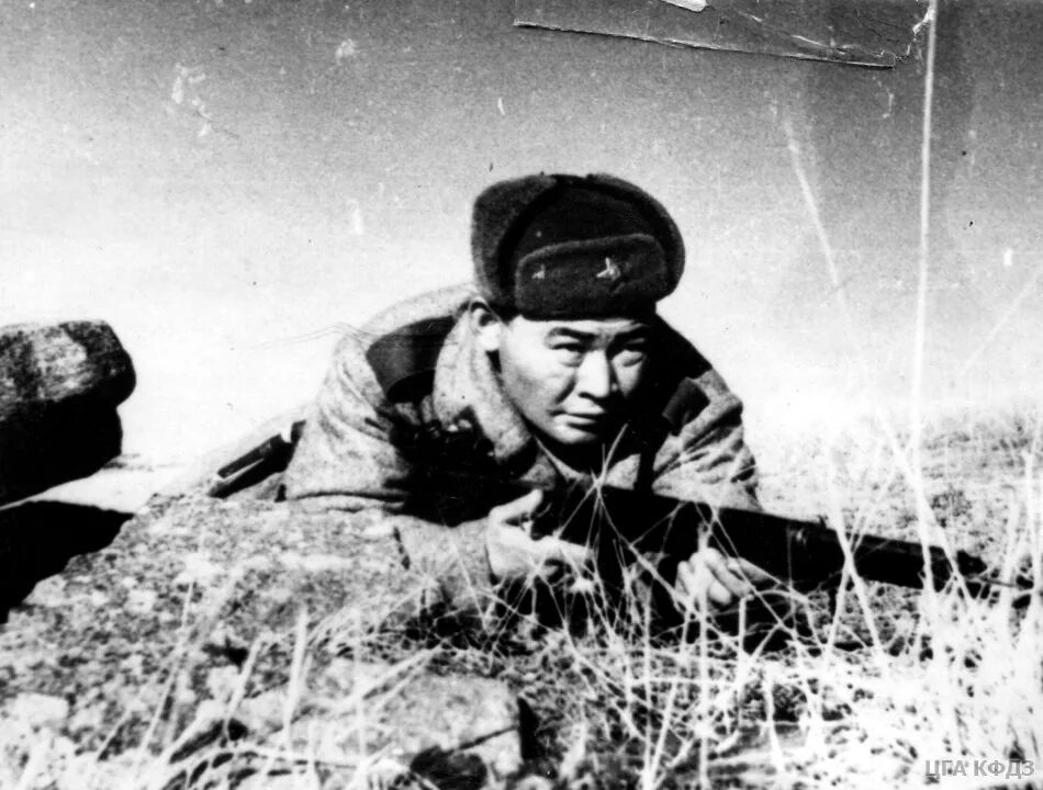 В великой отечественной казахстан. Ибрагим сулейменов снайпер. ибрагим сулейманов снайпер вов. солдат из казахстана габита мусрепова. казахи солдаты великой войны 1941.