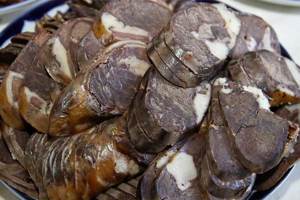 Как приготовить казылык из конины. Колбаса казылык из конины св. казахская конская колбаса казы. шужук и казы. шужук казахский.
